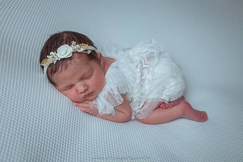 Newborn menina, newborn de branco'