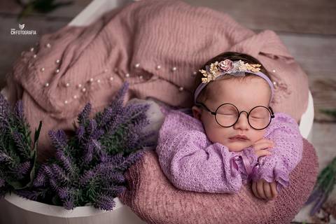 Newborn de menina, recém nascido, foto de menina de roxo,  newborn de roxo, '