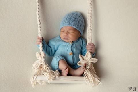 Newborn no balanço, newborn Studio CH Fotografia'