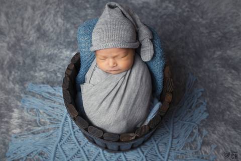 Newborn no balde'