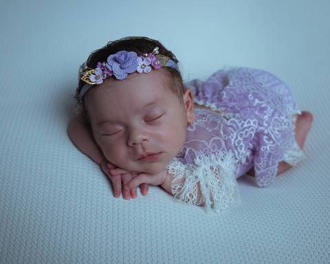 Bebe fazendo ensaio na cor rocha.   Melhor fotografo da regiao de Campinas'