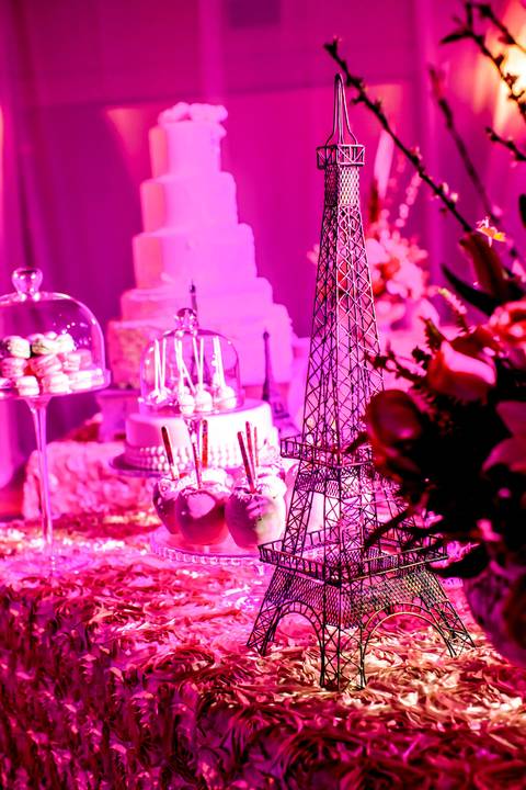 elSalon de te Lutecia, de cochabamba, trajo us deliciosas masitas francesas para dar el  sabor FRANCES'