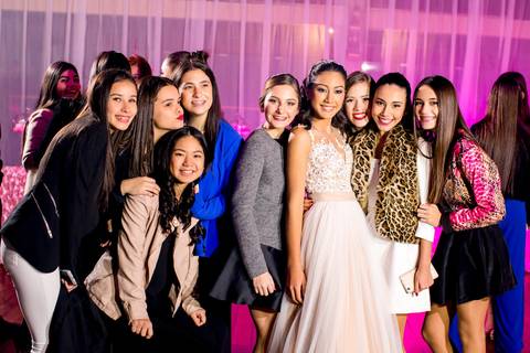 Su amigas y compañeras  del col. Saint George, dieron la alegría a esa noche'