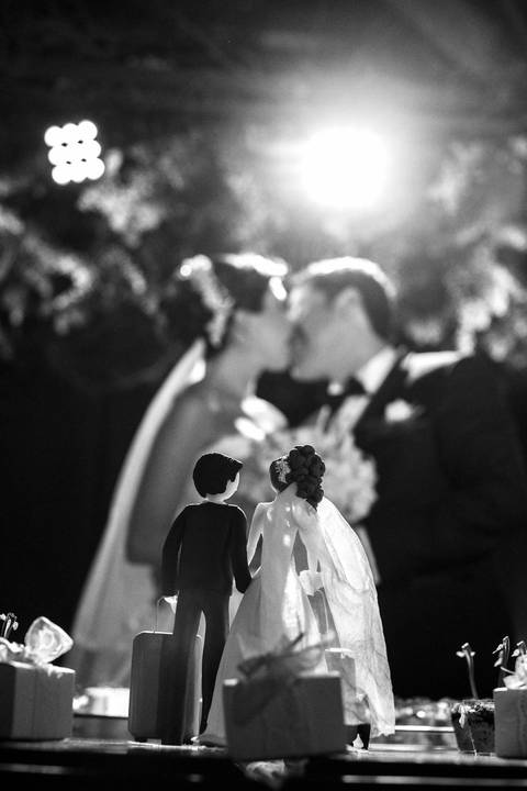 El beso,  frente a la torta por  en santa cruz por luis arnez y carol mercado'