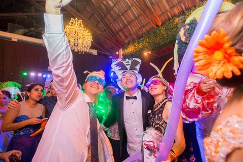 detalles de la boda en la hora loca'