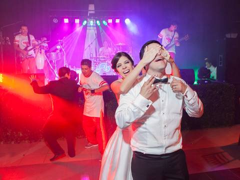 las locuras de carla en su boda  por creación fotografía'