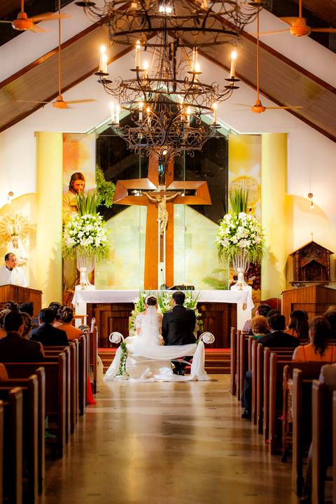 la macarena  con los novios,foto de boda de creacion fotografia en santa cruz por luis arnez y carol mercado'