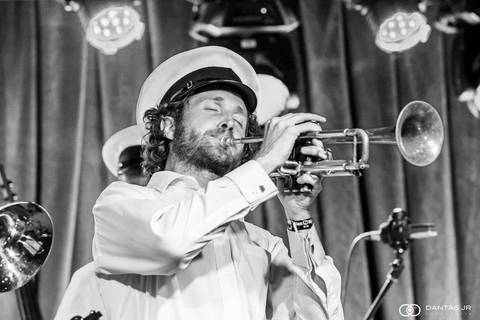Grupo Brass tocando no palco do Blue note rio por Dantas Jr.'