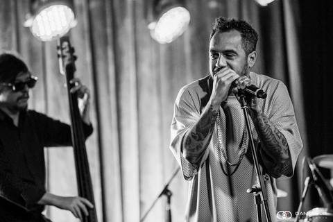 Marcelo D2 fazendo show acustico com jazz e samba no Blue Note Rio por Dantas Jr'