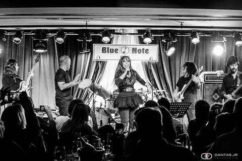 Baby do Brasil e banda com Marcos Suzano Frank Solari e Jorginho Gomes no palco do Blue Note por Dantas Jr.'