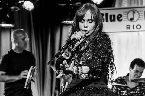 Baby do Brasil canta a menina dança dos novos baianos em palco do Blue Note por Dantas Jr.'