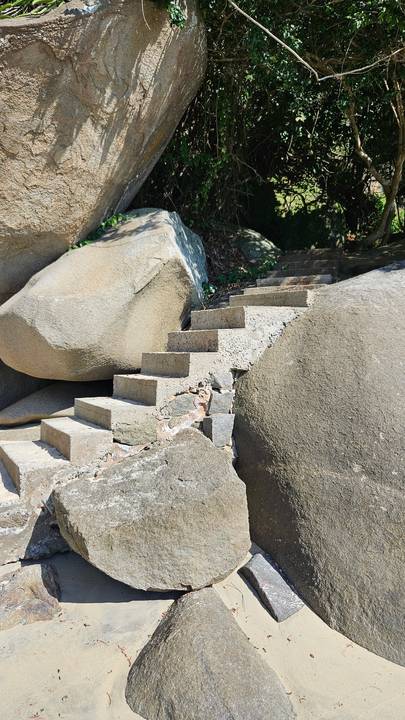 Escada da praia a casa 14 degraus'