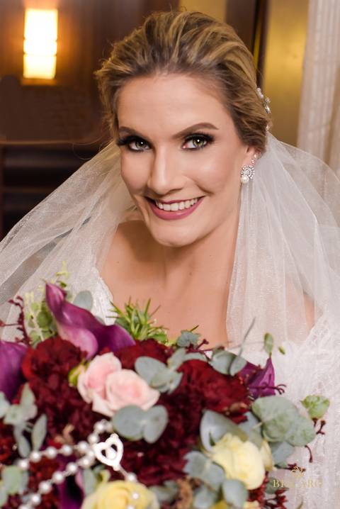 noiva emocionada making of noiva noiva com bouquet registrado por biscaro fotofilme'