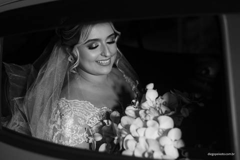 noiva dentro do carro'