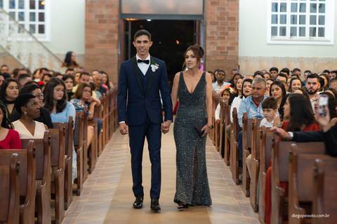 entrada do noivo e mãe'