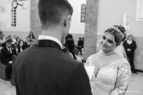 noivo fazendo os votos'