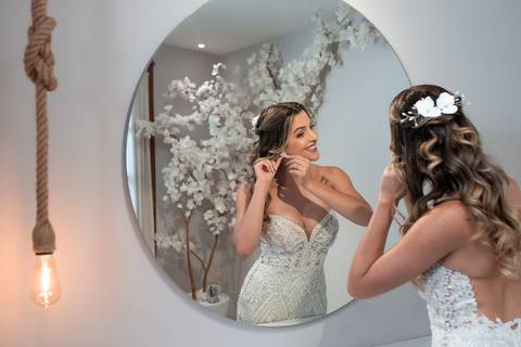 Risos contagiantes durante a celebração'