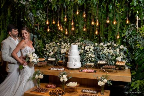 Casamento à beira-mar com atmosfera mágica'
