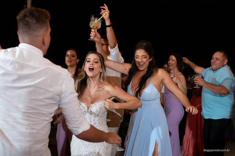 Casamento ensolarado e cheio de amor'