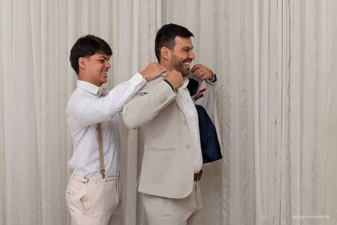 Detalhes encantadores do casamento no Mahara Lounge.'