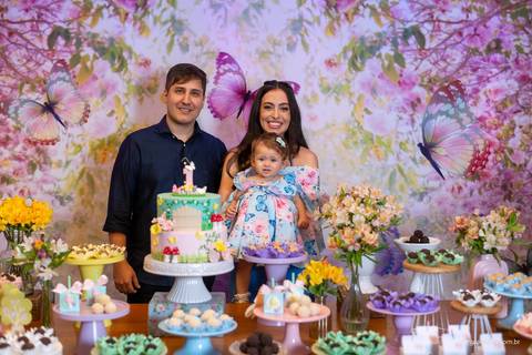 Aniversário infantil cheio de cores e alegria.'