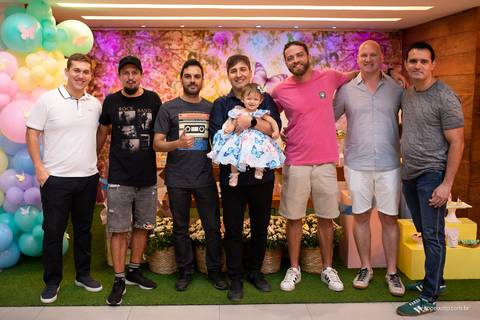 Fotógrafo profissional capturando momentos de puro amor'