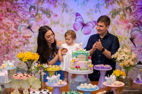 Fotografando a essência única do primeiro aniversário de Luisa.'