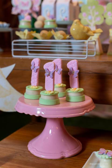 Momentos fofos da pequena Luisa curtindo sua festa.'