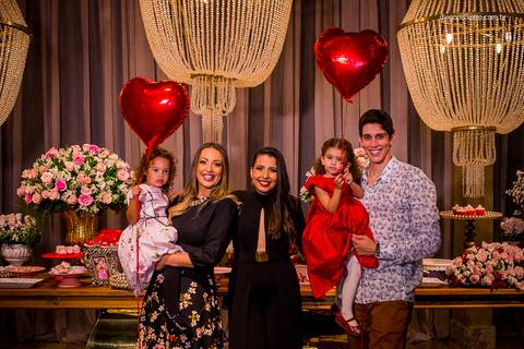 Festa infantil com o tema de coração em Caratinga MG'