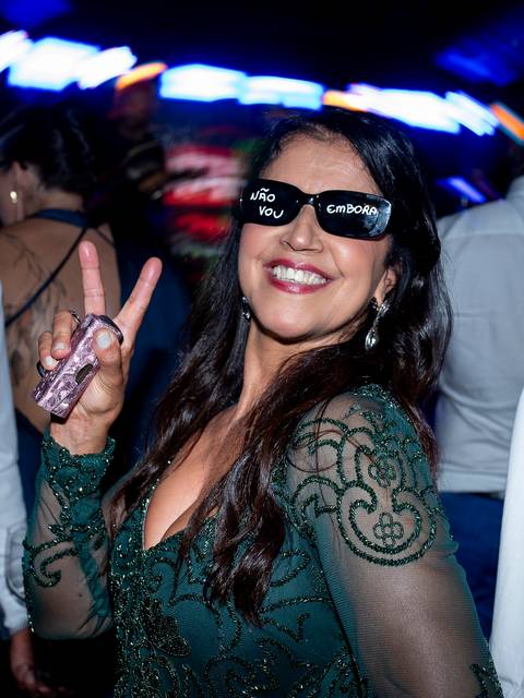 mãe da noiva na boate do casamento'