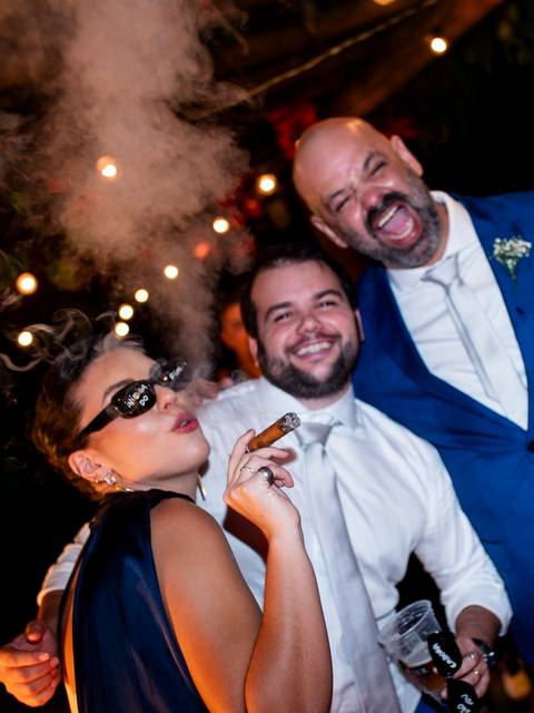 charuto e fumaça no casamento'