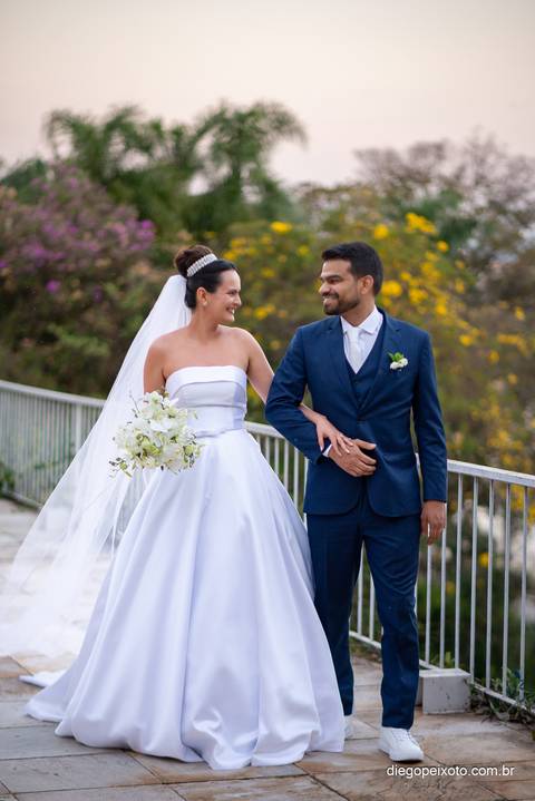 Capturando momentos únicos de casamento em BH.'