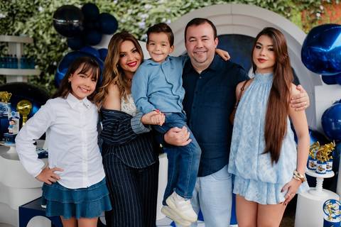 Fotografia profissional de festa infantil realizada para família da região de Governador Valadares.'