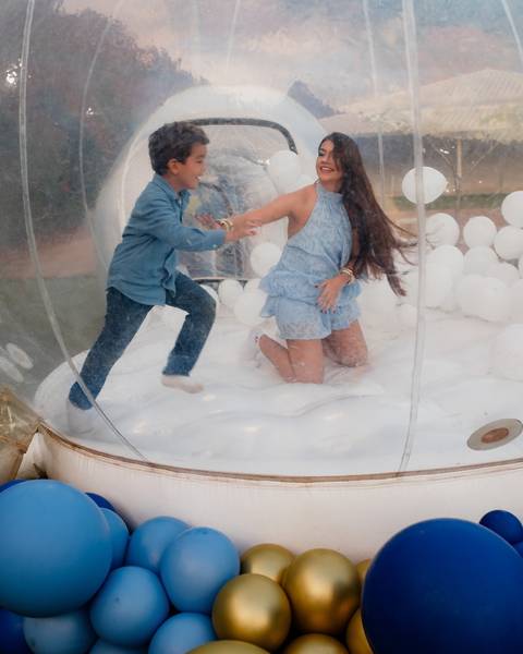 Amigos e familiares reunidos para celebrar os 6 anos do Léo.'