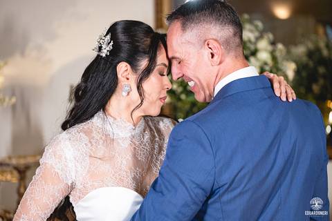 A festa na Villa Viana celebrou o amor de Karen e Peterson com buffet impecável, alegria contagiante e uma noite inesquecível.'