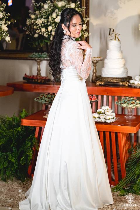 A festa na Villa Viana celebrou o amor de Karen e Peterson com buffet impecável, alegria contagiante e uma noite inesquecível.'