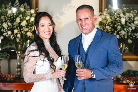 A festa na Villa Viana celebrou o amor de Karen e Peterson com buffet impecável, alegria contagiante e uma noite inesquecível.'