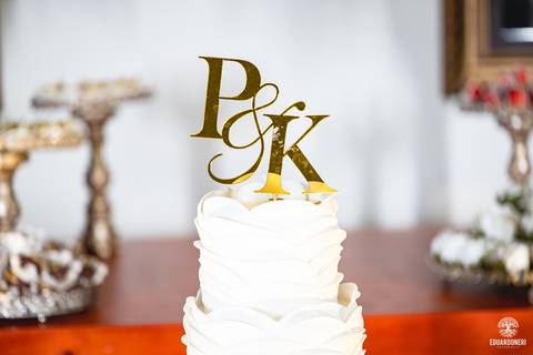 A festa na Villa Viana celebrou o amor de Karen e Peterson com buffet impecável, alegria contagiante e uma noite inesquecível.'