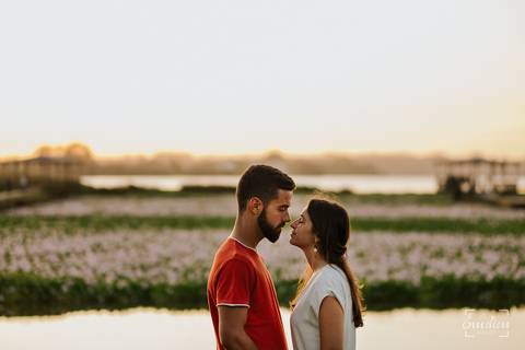 Fotógrafo de casamentos em Coimbra, Leiria, Aveiro.
Fotografia documental de casamento. Fotografia com emoção, paixão e sem poses. Imagens verdadeiras e cheias de amor.
Fotografamos em todo o país. Sessão Solteiros na Praia de Mira e em Fermentelos.'