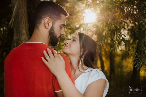 Fotógrafo de casamentos em Coimbra, Leiria, Aveiro.
Fotografia documental de casamento. Fotografia com emoção, paixão e sem poses. Imagens verdadeiras e cheias de amor.
Fotografamos em todo o país. Sessão Solteiros na Praia de Mira e em Fermentelos.'