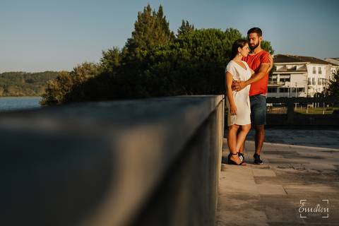Fotógrafo de casamentos em Coimbra, Leiria, Aveiro.
Fotografia documental de casamento. Fotografia com emoção, paixão e sem poses. Imagens verdadeiras e cheias de amor.
Fotografamos em todo o país. Sessão Solteiros na Praia de Mira e em Fermentelos.'