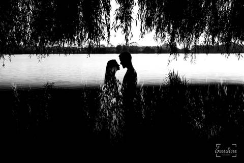 Fotógrafo de casamentos em Coimbra, Leiria, Aveiro.
Fotografia documental de casamento. Fotografia com emoção, paixão e sem poses. Imagens verdadeiras e cheias de amor.
Fotografamos em todo o país. Sessão Solteiros na Praia de Mira e em Fermentelos.'