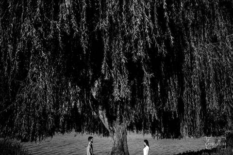 Fotógrafo de casamentos em Coimbra, Leiria, Aveiro.
Fotografia documental de casamento. Fotografia com emoção, paixão e sem poses. Imagens verdadeiras e cheias de amor.
Fotografamos em todo o país. Sessão Solteiros na Praia de Mira e em Fermentelos.'