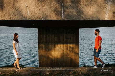 Fotógrafo de casamentos em Coimbra, Leiria, Aveiro.
Fotografia documental de casamento. Fotografia com emoção, paixão e sem poses. Imagens verdadeiras e cheias de amor.
Fotografamos em todo o país. Sessão Solteiros na Praia de Mira e em Fermentelos.'
