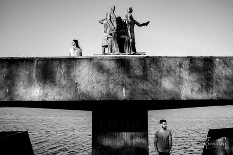 Fotógrafo de casamentos em Coimbra, Leiria, Aveiro.
Fotografia documental de casamento. Fotografia com emoção, paixão e sem poses. Imagens verdadeiras e cheias de amor.
Fotografamos em todo o país. Sessão Solteiros na Praia de Mira e em Fermentelos.'