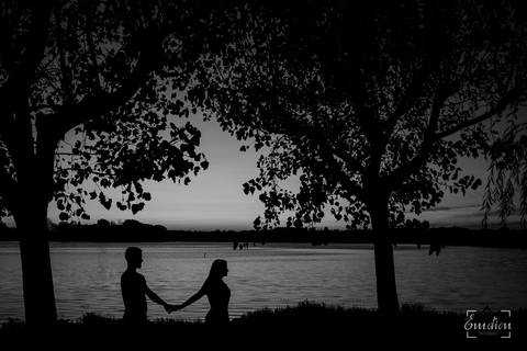Fotógrafo de casamentos em Coimbra, Leiria, Aveiro.
Fotografia documental de casamento. Fotografia com emoção, paixão e sem poses. Imagens verdadeiras e cheias de amor.
Fotografamos em todo o país. Sessão Solteiros na Praia de Mira e em Fermentelos.'