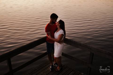 Fotógrafo de casamentos em Coimbra, Leiria, Aveiro.
Fotografia documental de casamento. Fotografia com emoção, paixão e sem poses. Imagens verdadeiras e cheias de amor.
Fotografamos em todo o país. Sessão Solteiros na Praia de Mira e em Fermentelos.'