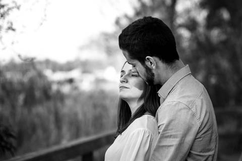 Fotógrafo de casamentos em Coimbra, Leiria, Aveiro.
Fotografia documental de casamento. Fotografia com emoção, paixão e sem poses. Imagens verdadeiras e cheias de amor.
Fotografamos em todo o país. Sessão Solteiros na Praia de Mira e em Fermentelos.'