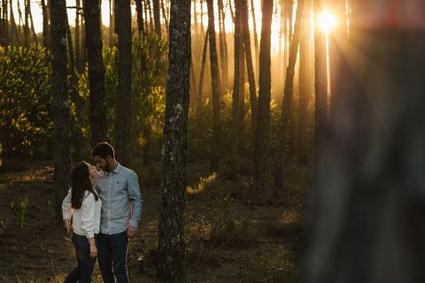 Fotógrafo de casamentos em Coimbra, Leiria, Aveiro.
Fotografia documental de casamento. Fotografia com emoção, paixão e sem poses. Imagens verdadeiras e cheias de amor.
Fotografamos em todo o país. Sessão Solteiros na Praia de Mira e em Fermentelos.'