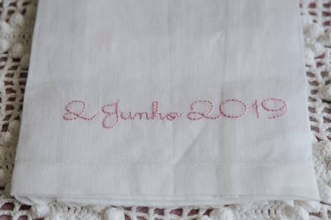 toalha do baptizado com a data gravada'